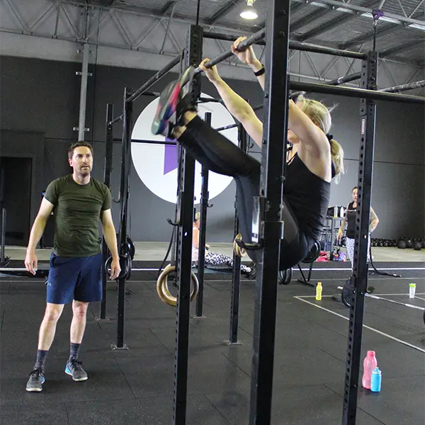 a photo of a woman doing a bar pullups exercise